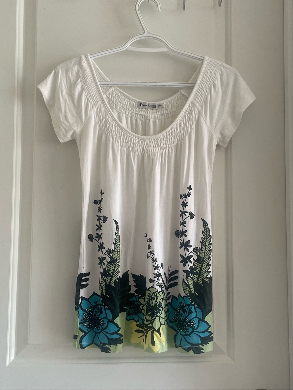 Y2K Ricki's White Scoop Neck Tee with Teal and Green Floral Graphic